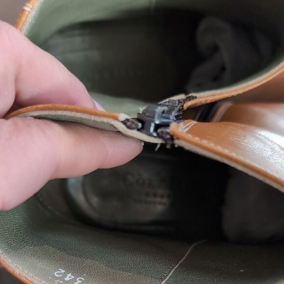 Cole Haan Y2K Camel Brown Leather Pointed Kitten Heel Ankle Boots Sz 8.5 - Picture 11 of 13